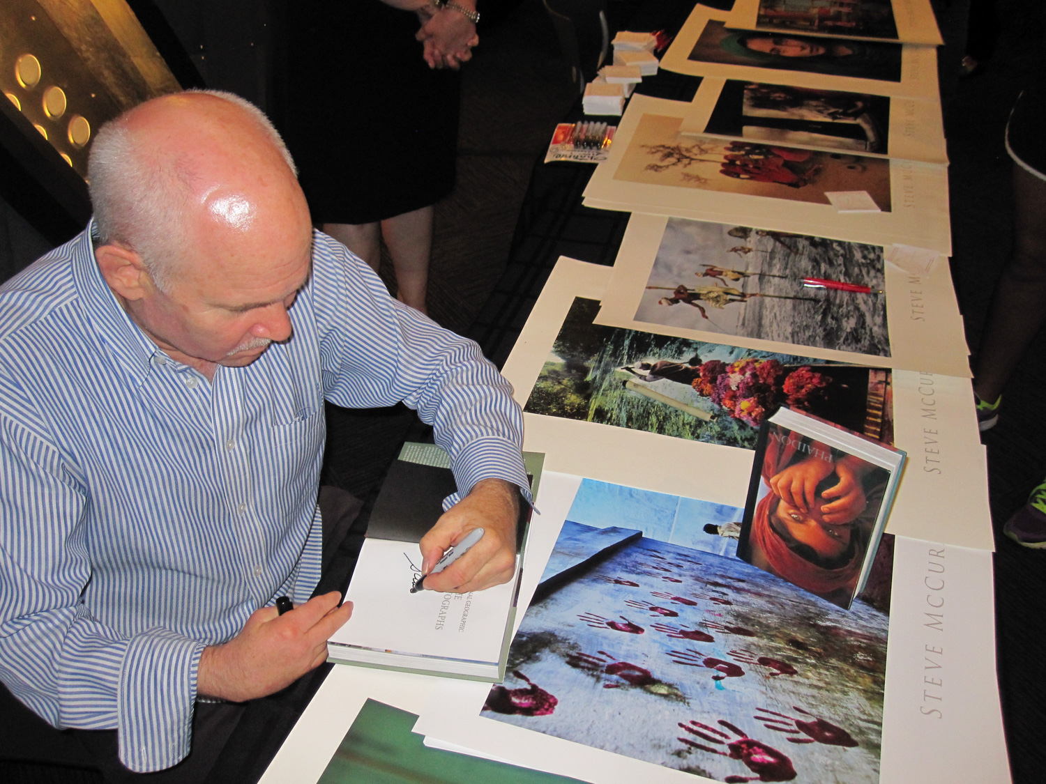 2012-09 - Steve McCurry Autographing